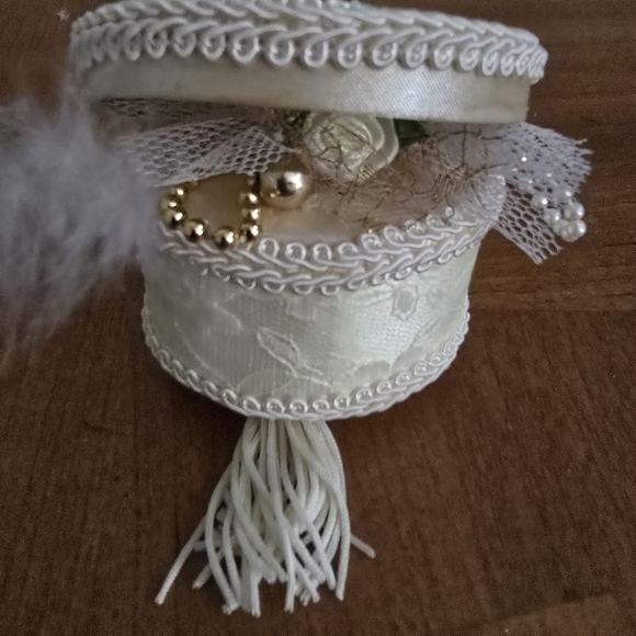 Vintage Victorian Accessory Hat Box and Rose Feather Lace Shoe - Picture 8 of 10